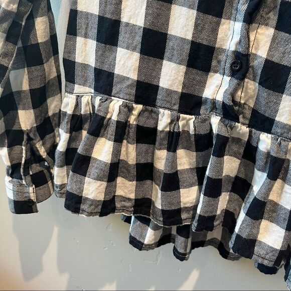 JAPNA Button Down Checkered Top with Ruffle Bottom Size Small - Picture 2 of 5